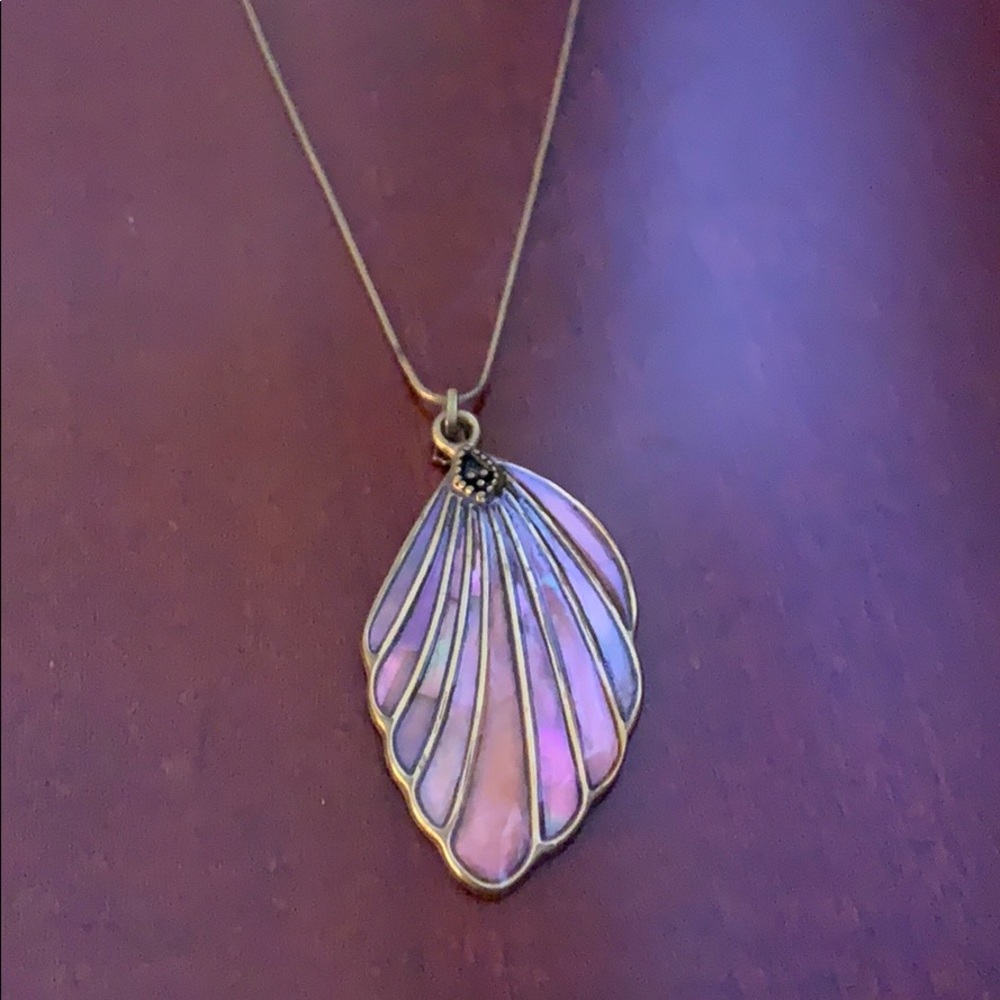 Beautiful pink leaf necklace
